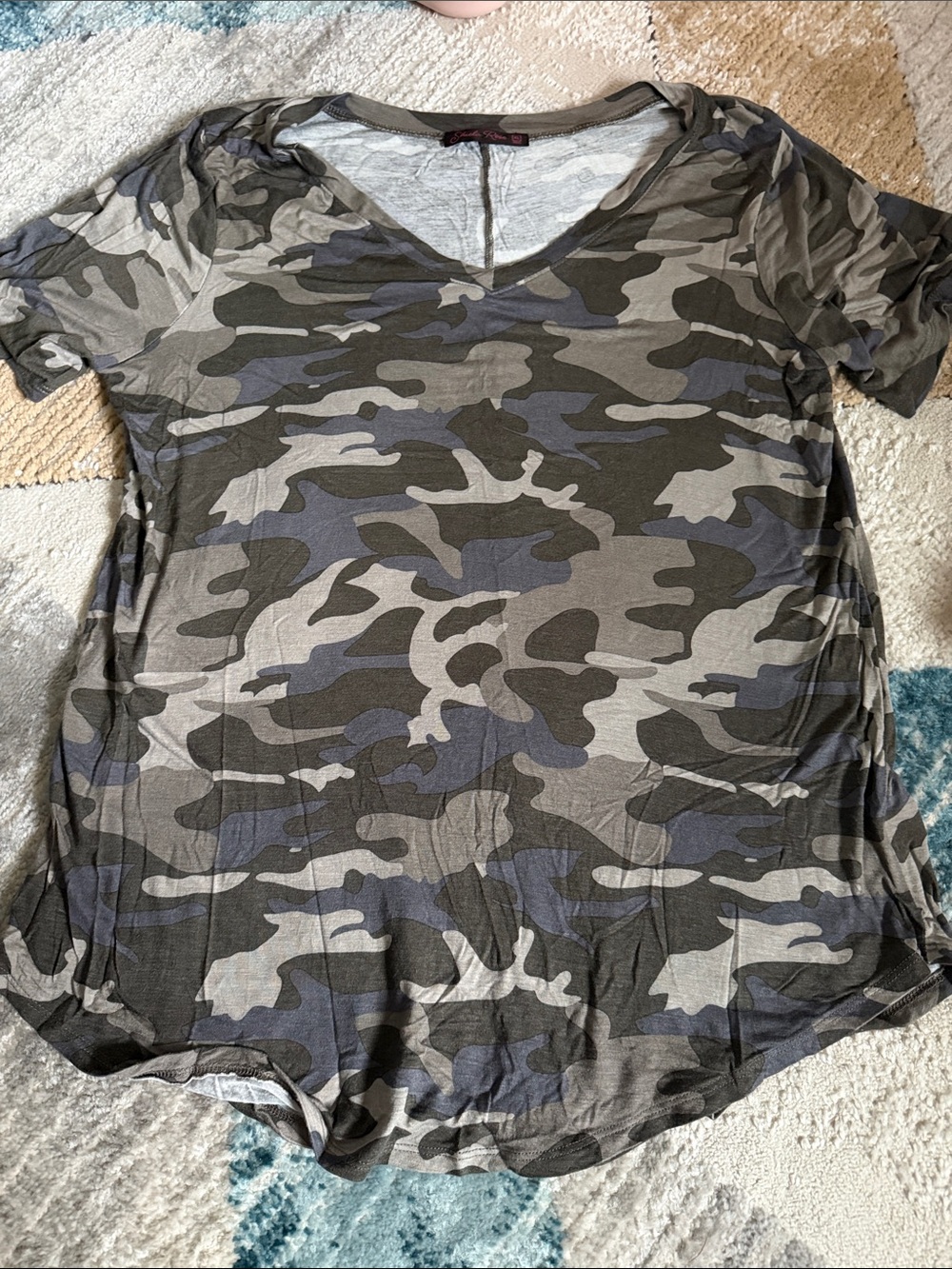 Women’s Camo V-Neck Short Sleeve Top - Gray/Olive